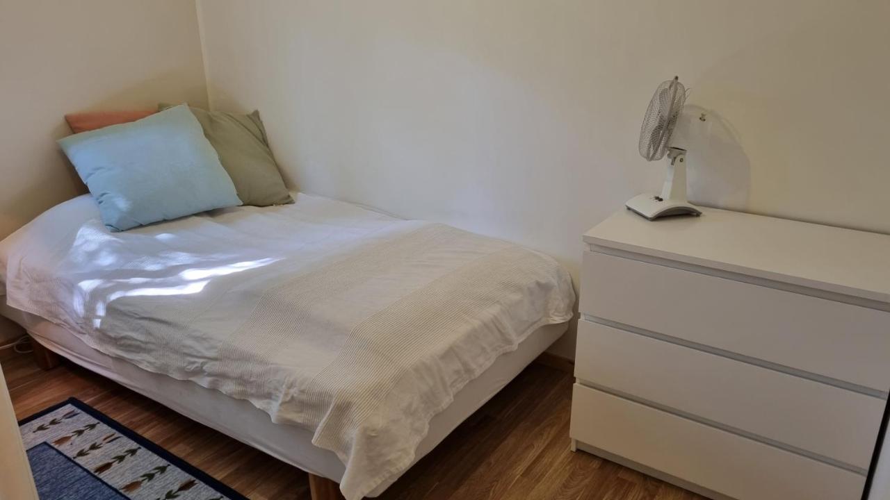 Fritidshus Rostockvaegen 40B - Guest House - Bring Own Bed Sheets Norrtälje المظهر الخارجي الصورة